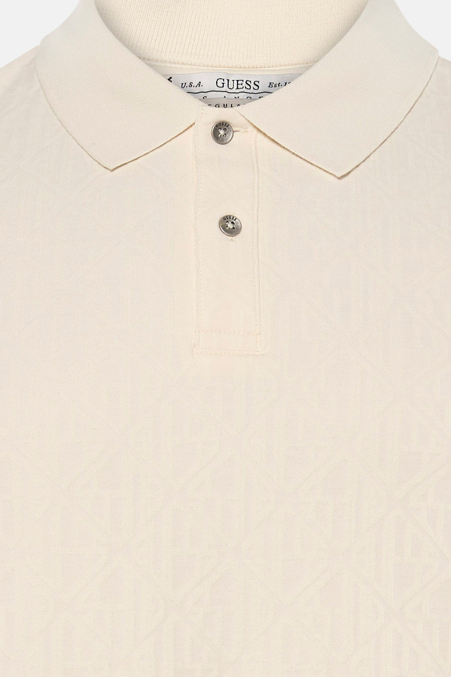 Bruine polo van Guess met een subtiel geometrisch patroon en zilverkleurige knopen.