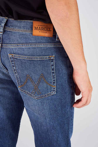 Slim fit jeans van blauw denim van Le Fabuleux Marcel de Bruxelles, met achterzak detail en leren label.