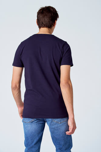 Blauw T-shirt van Le Fabuleux Marcel de Bruxelles, met korte mouwen en achterkant weergegeven, gecombineerd met een jeans.

