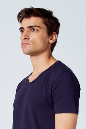 Blauw T-shirt met korte mouwen van Le Fabuleux Marcel de Bruxelles, gezien in zijwaarts perspectief.