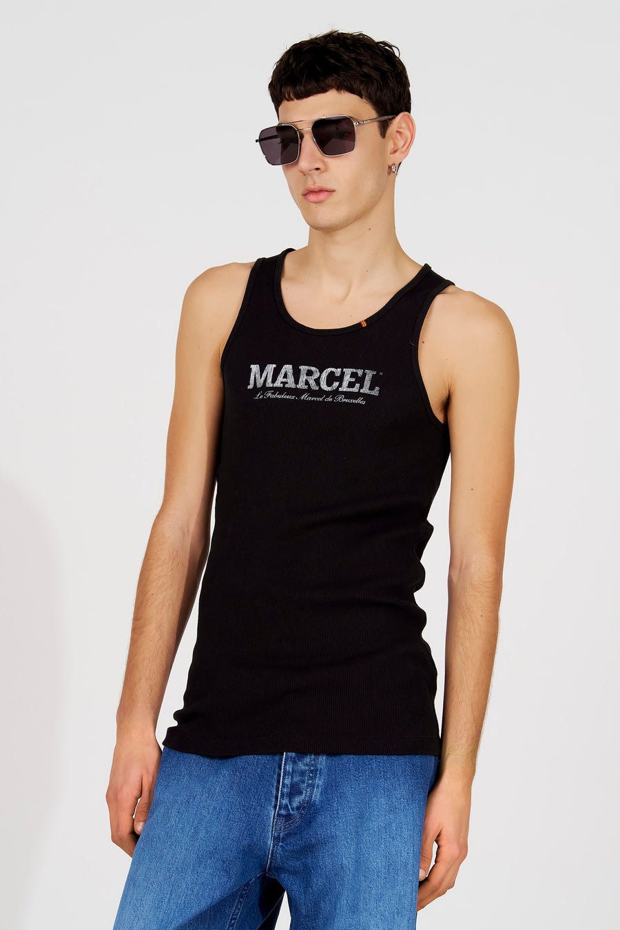Zwarte tanktop van Le Fabuleux Marcel de Bruxelles, met logo op de borst en geribbelde textuur.