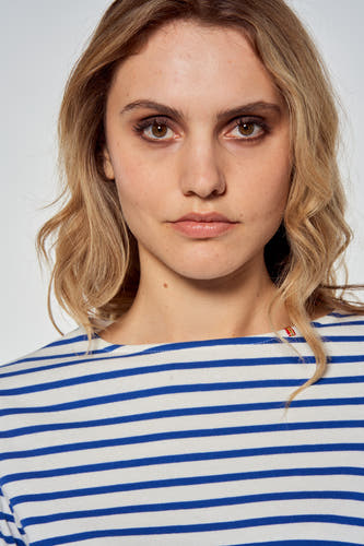 Blauw gestreept T-shirt met driekwart mouwen van Le Fabuleux Marcel de Bruxelles, met een ronde halslijn.
