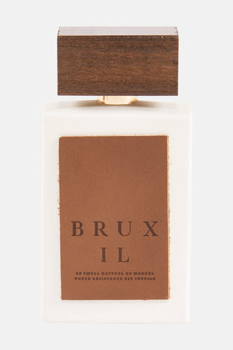 Parfum multicolore de Le Fabuleux Marcel de Bruxelles, avec étiquette en cuir brun et bouchon en bois.