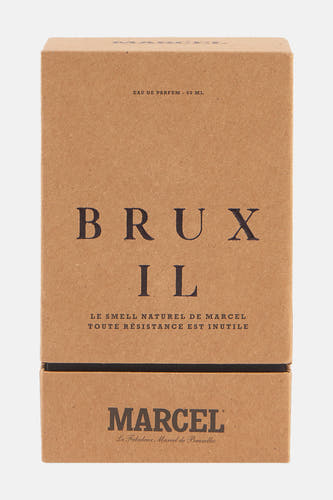 Parfum multicolore de Le Fabuleux Marcel de Bruxelles, emballé dans une boîte en carton avec du texte noir.