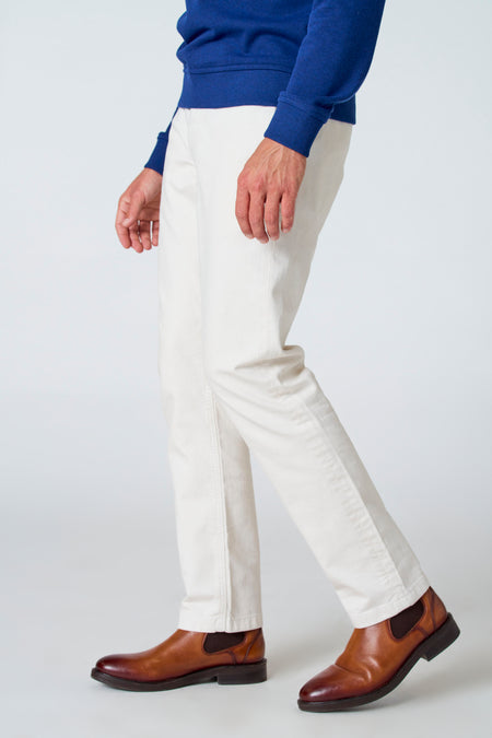 Witte broek van Le Fabuleux Marcel de Bruxelles, met een effen design en bruine laarzen.