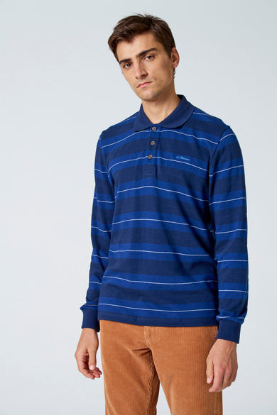 Blauwe polo met lange mouwen van Le Fabuleux Marcel de Bruxelles met gestreept patroon en bruine knopen.