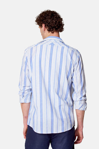 Blauw gestreept overhemd met lange mouwen van Le Fabuleux Marcel de Bruxelles, achterkant, met opgerolde mouwen.