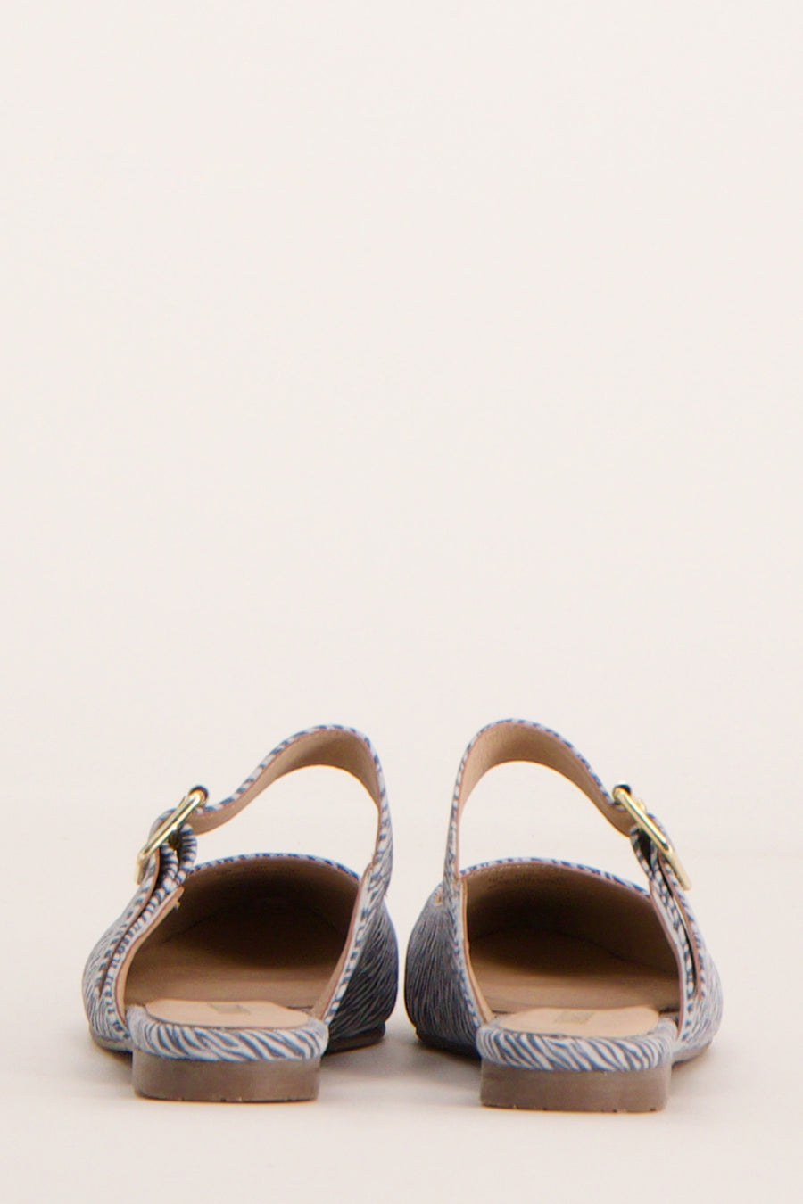 Bottines plates bleues de Le Fabuleux Marcel de Bruxelles, avec un motif zébré et une boucle dorée.