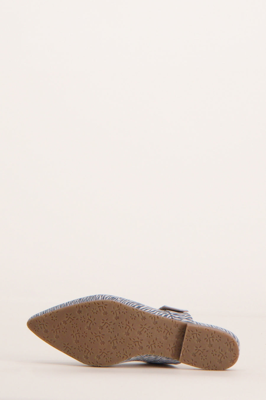 Bottines plates bleues de Le Fabuleux Marcel de Bruxelles, avec un motif rayé et une semelle brune.