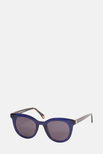Lunettes de soleil bleues de Le Fabuleux Marcel de Bruxelles, avec un cadre à imprimé léopard et un détail de rayure colorée.