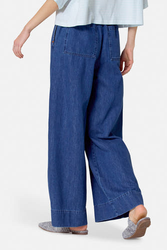 Mid blue denim jeans wide van Le Fabuleux Marcel de Bruxelles, met wijde pijpen en achterzakken.