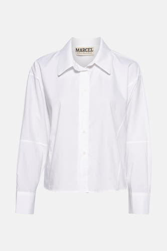Blouse blanche de Le Fabuleux Marcel de Bruxelles, à longues manches et col boutonné.