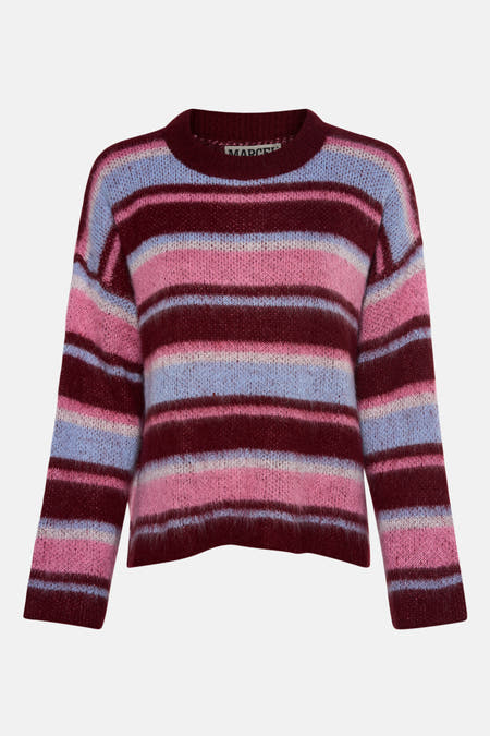Multikleurige trui met ronde hals van Le Fabuleux Marcel de Bruxelles, met horizontale strepen in bordeaux, roze en blauw.
