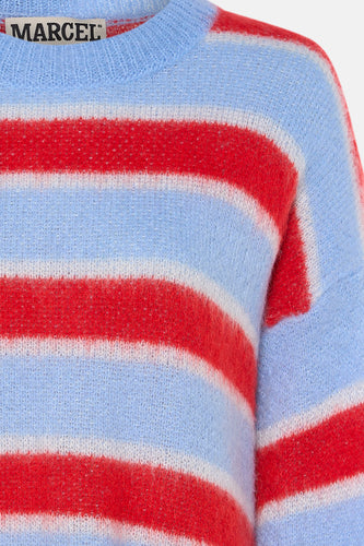 Gestreept, blauw en rood wollen trui met label 'Marcel'.
