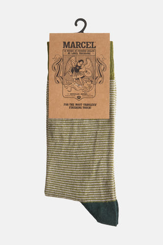 Groene sokken van Le Fabuleux Marcel de Bruxelles, met een fijn gestreept patroon en donkergroene teen.
