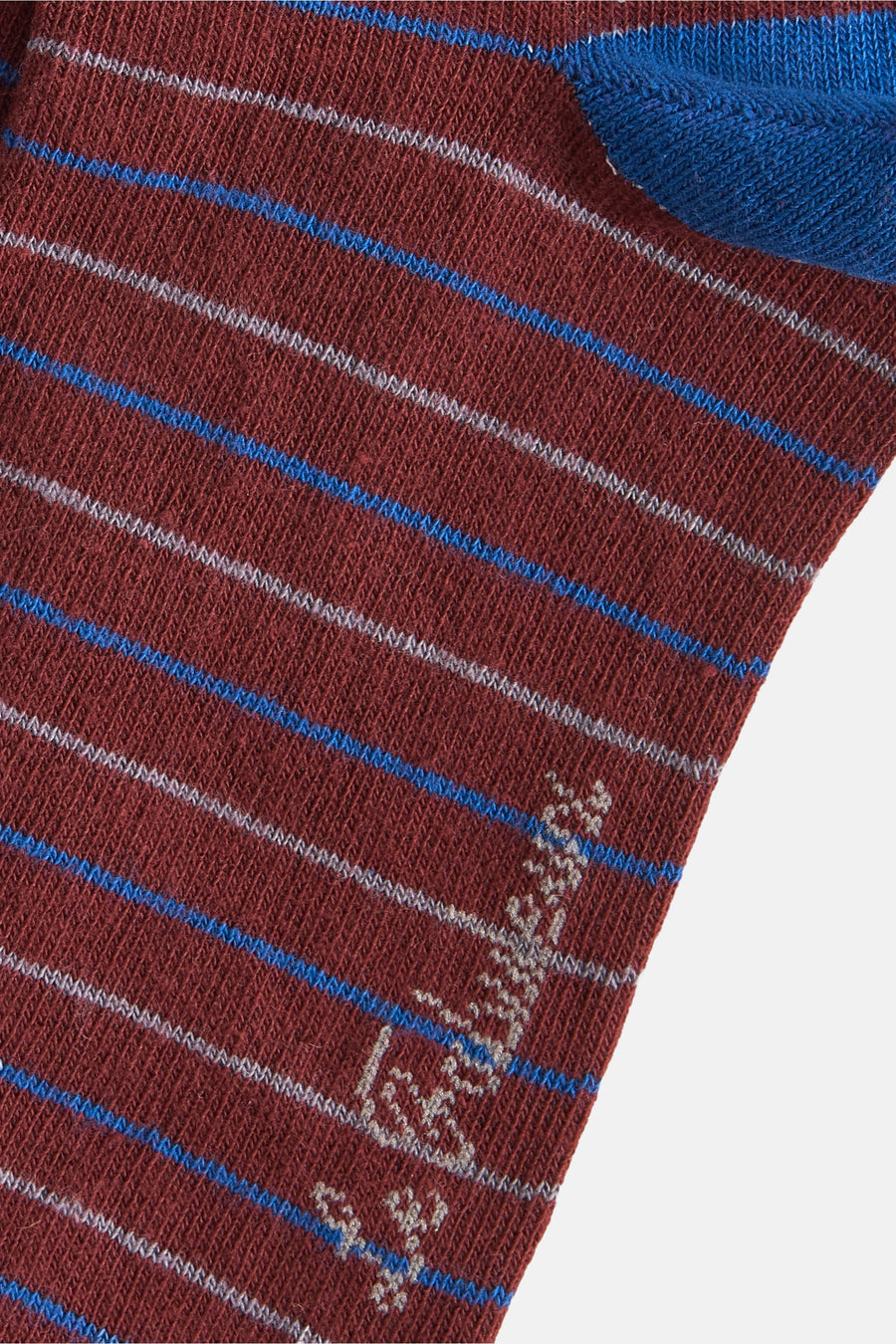 Chaussettes de Bordeaux de Le Fabuleux Marcel de Bruxelles, avec un motif rayé en bleu et blanc, et détail de logo.