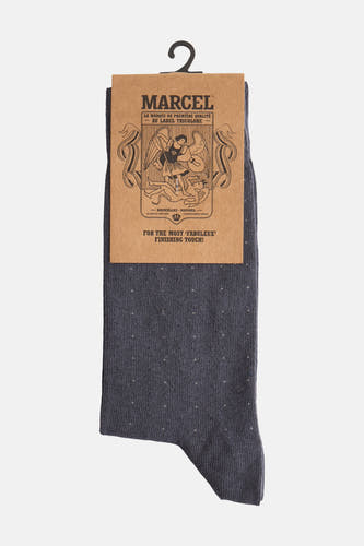Grijze sokken van Le Fabuleux Marcel de Bruxelles, met een subtiel stippenpatroon en papieren label.
