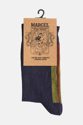 Chaussettes bleues de Le Fabuleux Marcel de Bruxelles, avec une ligne verte et rouge.