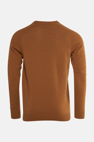 Beige trui met ronde hals van Le Fabuleux Marcel de Bruxelles, achterkant zichtbaar, gladde textuur.

