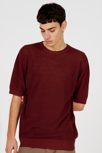 T-shirt marron (manches courtes) de Le Fabuleux Marcel de Bruxelles, avec une texture côtelée au dos.
