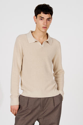 Polo blanc de Le Fabuleux Marcel de Bruxelles, à manches courtes et à texture tricotée.
