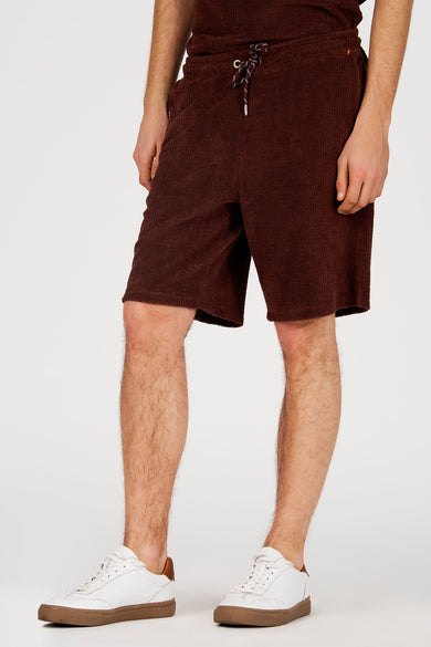 Short marron de Le Fabuleux Marcel de Bruxelles, avec une subtile texture en relief.