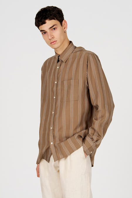 Bruin overhemd met lange mouwen van Le Fabuleux Marcel de Bruxelles, gestreept, met een borstzak.