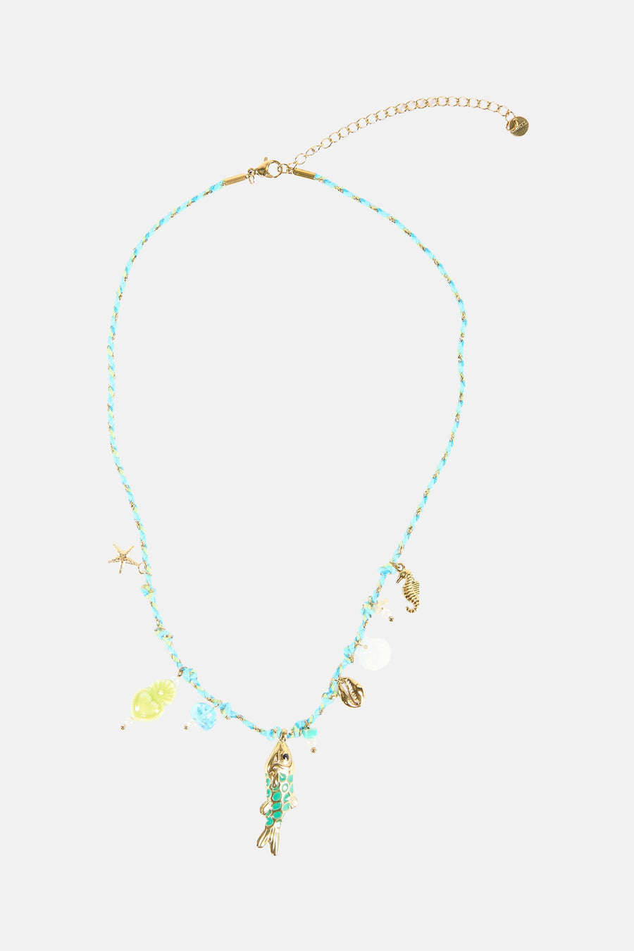Collier court multicolore de Le Fabuleux Marcel de Bruxelles, avec des breloques en forme de poisson, d'étoile de mer et de coquillages.