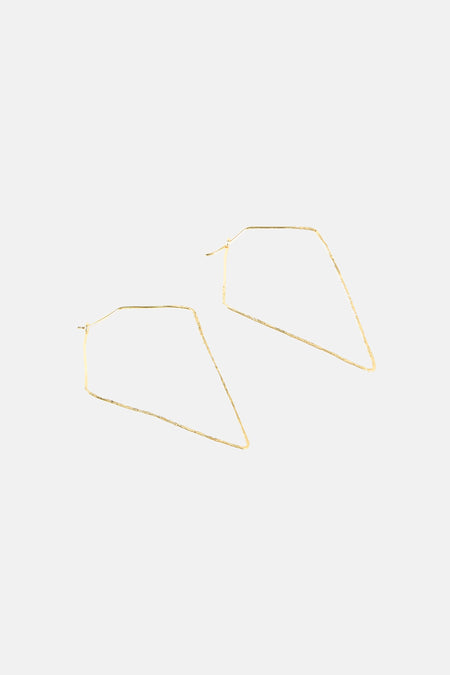 Boucles d'oreilles dorées de Le Fabuleux Marcel de Bruxelles avec un design géométrique ouvert.
