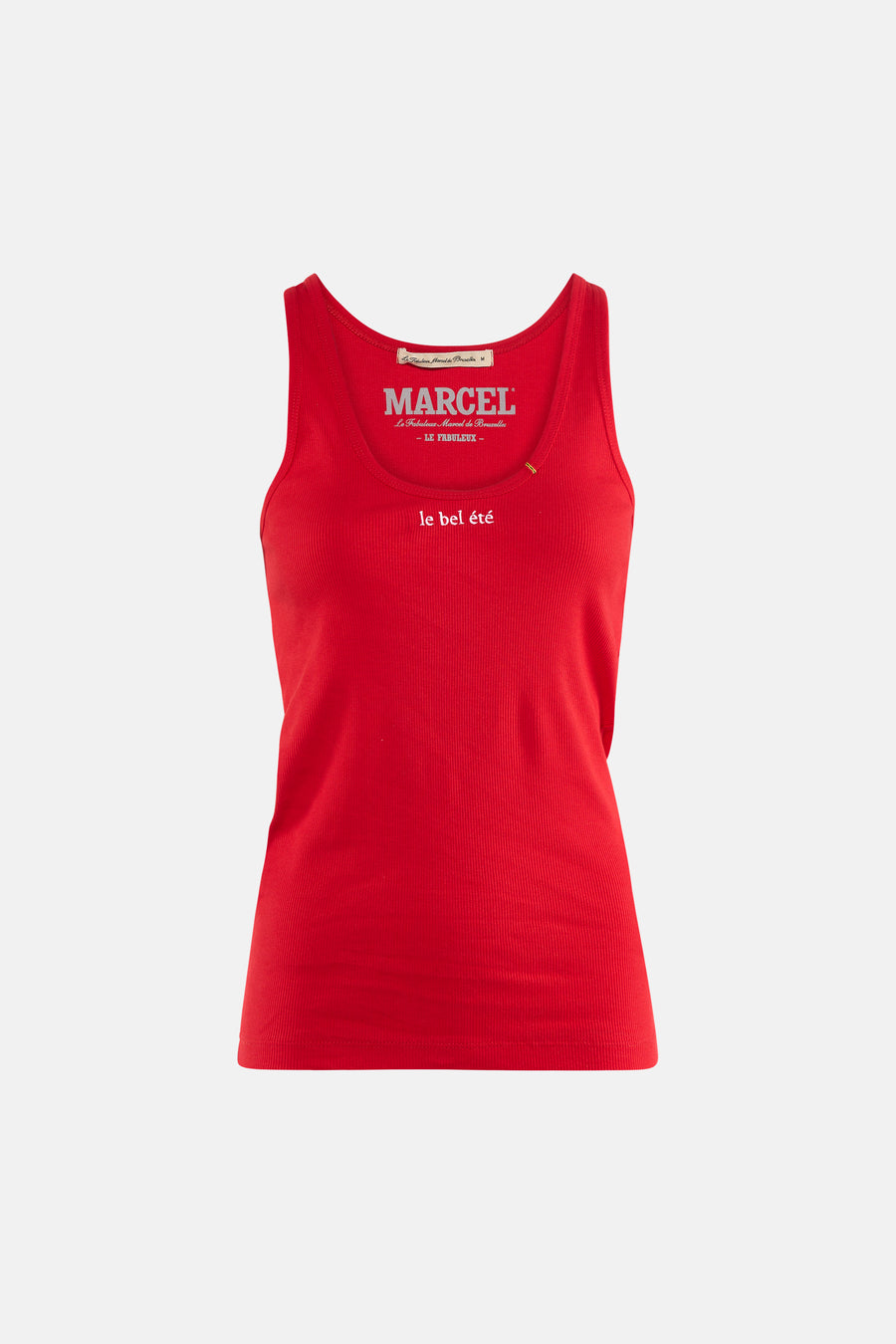 Débardeur côtelé rouge de Le Fabuleux Marcel de Bruxelles avec imprimé texte blanc sur le devant.