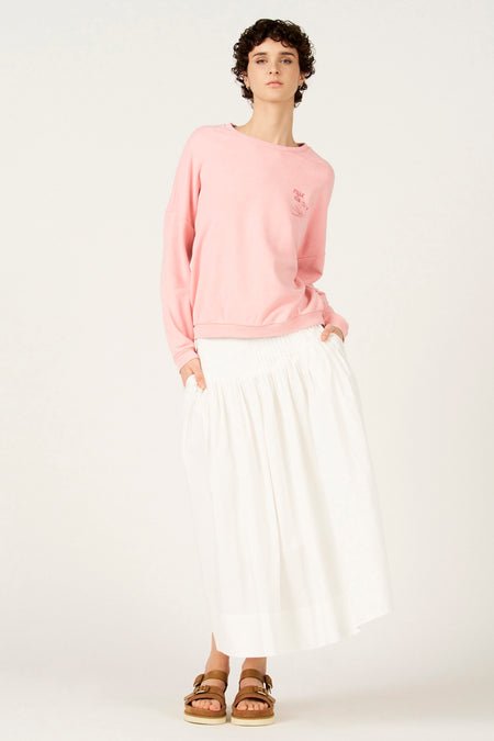 Roze sweater van Le Fabuleux Marcel de Bruxelles, met een ronde hals en kleine tekstprint.