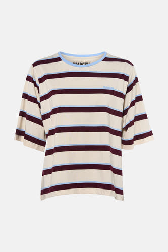 Multicolor gestreepte 3/4-mouw T-shirt van Le Fabuleux Marcel de Bruxelles, crèmekleurig met bordeaux en lichtblauwe strepen, ronde hals met blauwe bies, klein logo op borst, front view