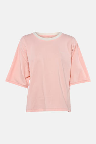 Roze korte mouwen t-shirt van Le Fabuleux Marcel de Bruxelles met witte kraag en subtiel logo op borst, front view