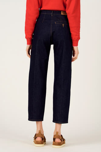 Jeans slim de couleur denim bleu foncé de Le Fabuleux Marcel de Bruxelles, avec une longueur cropped et un détail de bouton sur la poche arrière.