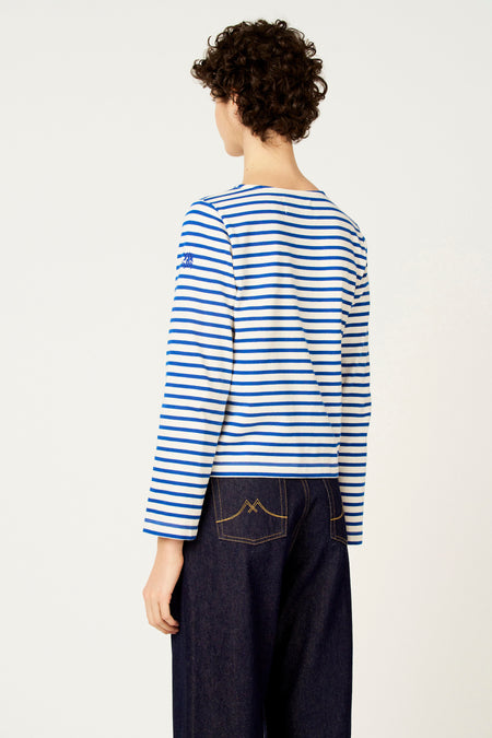 Blauw gestreept T-shirt met lange mouwen van Le Fabuleux Marcel de Bruxelles, met een klein logo op de mouw en een cropped pasvorm.