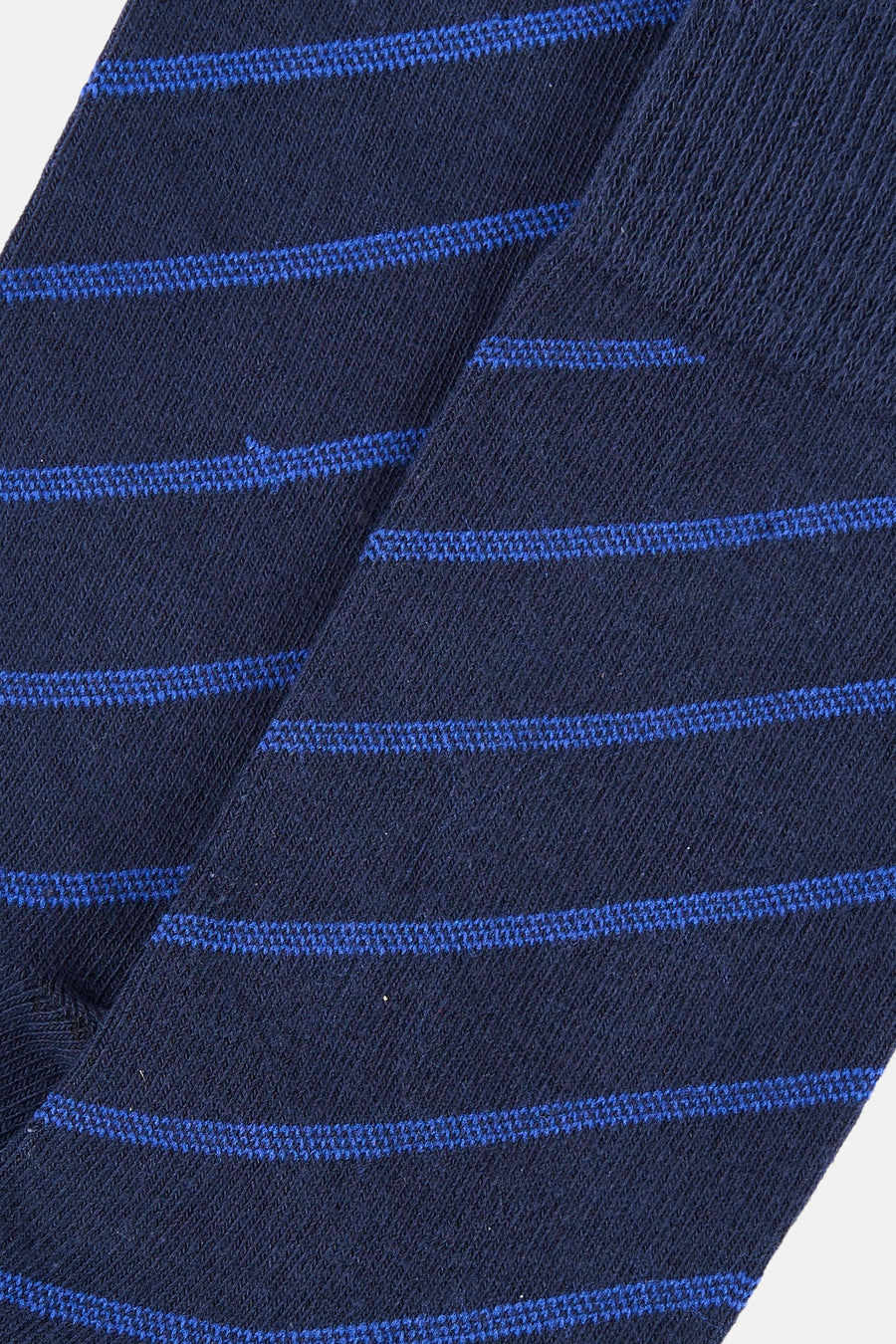 Donkerblauwe sokken met fijne blauwe strepen van Le Fabuleux Marcel de Bruxelles, close-up van de textuur en patroon
