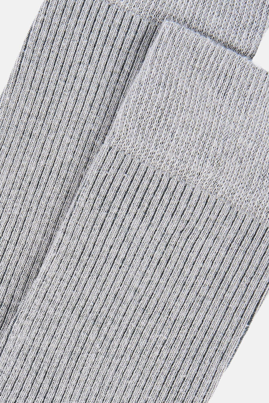 Grijze ribbelsokken van Le Fabuleux Marcel de Bruxelles, fijngebreid met elastische boord, close-up detail