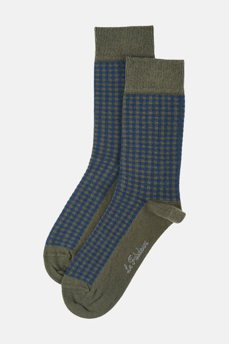 Groene sokken met blauw geruit patroon van Le Fabuleux Marcel de Bruxelles, ribboord en witte logo op zool, front view