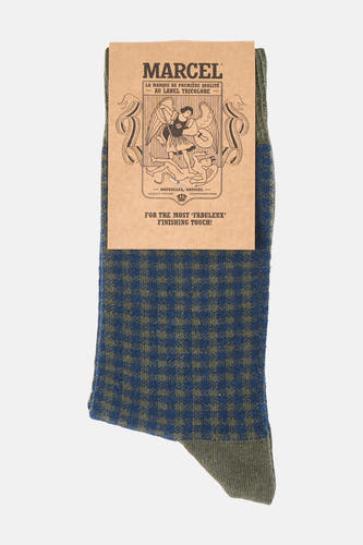 Groene en blauwe geruite sokken van Le Fabuleux Marcel de Bruxelles, met bruin kartonnen label en gestreepte bovenrand, front view