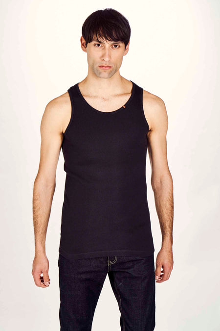 Zwarte tanktop van Le Fabuleux Marcel de Bruxelles, met een ribgebreide textuur en een klein logo-detail.