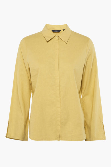 Chemise jaune à manches longues de MEXX, avec collet et fermeture à boutons.
