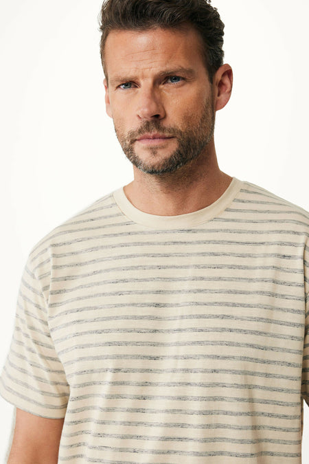 Gestreept T-shirt van MEXX, met korte mouwen en een ronde hals.