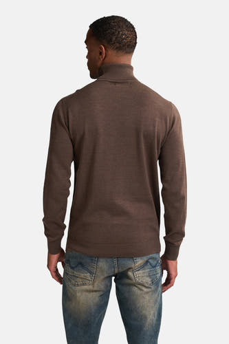 Sweat-shirt brun avec col montant de Petrol Industries, à longues manches et associé à des jeans, dos.
