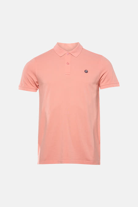 Polo rose à manches courtes de Petrol Industries®, avec logo sur la poitrine, à combiner avec un jean et des chaussures.