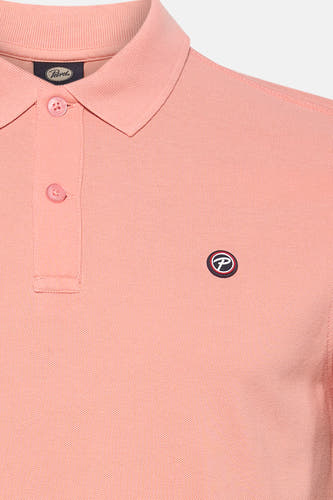 Roze polo met korte mouwen van Petrol Industries, met een geborduurd logo op de borst.
