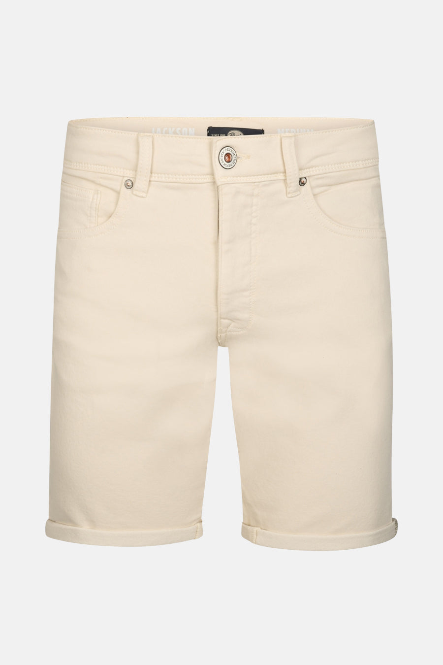 Ecru short van Petrol Industries, met omgeslagen broekspijpen.