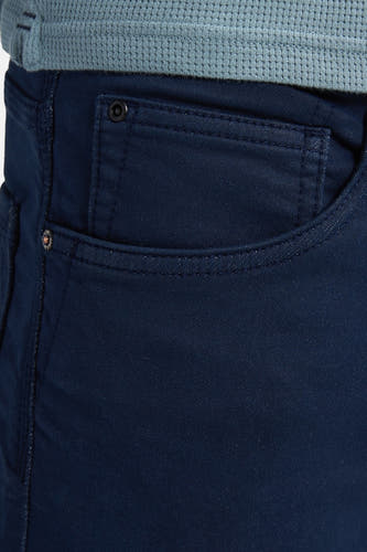 Donkerblauwe short van Petrol Industries® met zakken en een casual uitstraling.