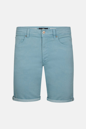 Blauwe short van Petrol Industries®, met omgeslagen pijpen en zakken aan de voorzijde.