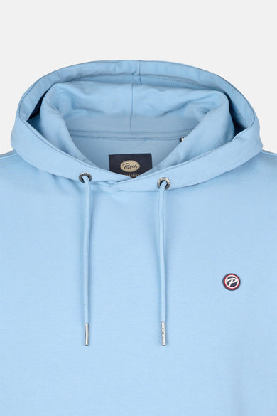 Blauw hoodie van Petrol Industries met trekkoorden en een logo op de borst.
