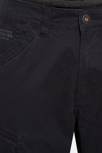 Pantalon de travail noir de Petrol Industries, avec une fermeture à glissière et des poches décorées de points.